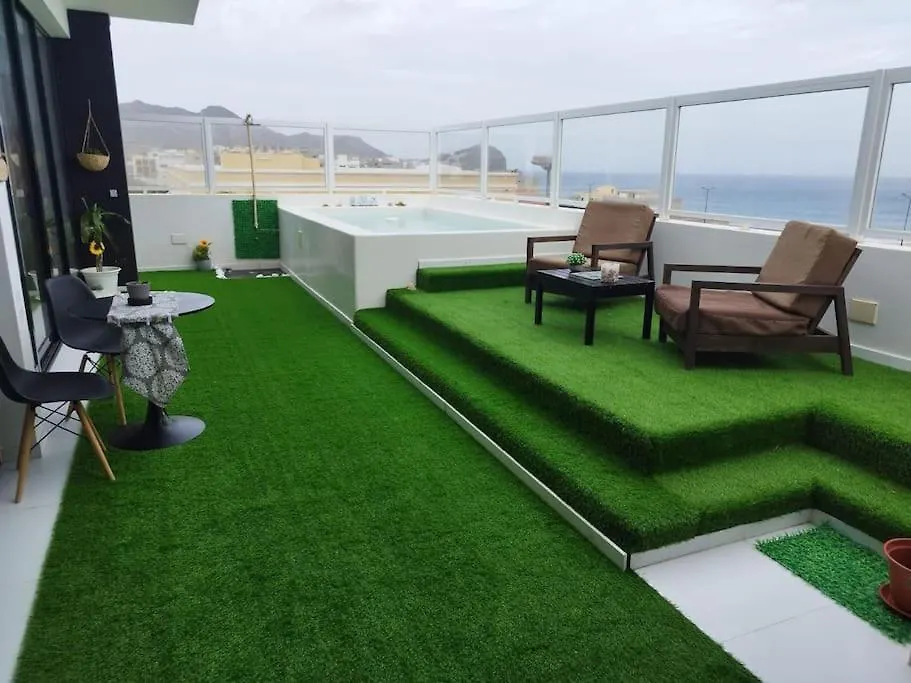 Luxury Penthouse With Private Pool, Ocean, City & Mountain View 6 Pers 2 Br Lazareto 0*,