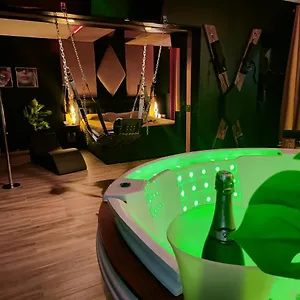 https://le-loft-des-desirs-bdsm.fr-provencehotel.com