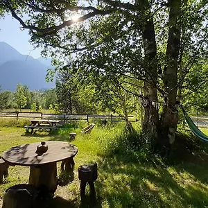 https://hebergements-insolites-chez-carole.fr-provencehotel.com